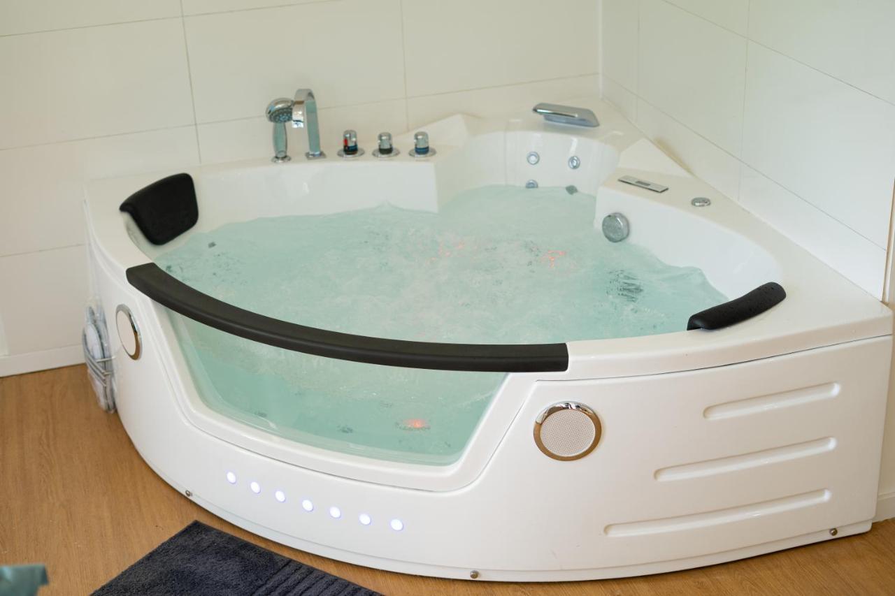 Capsule Nature & Photos - Jacuzzi - Netflix & Home Cinema - Ps5 & Jeu Thun-Saint-Martin Dış mekan fotoğraf